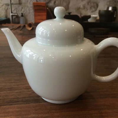 Paire d'Assiettes En Porcelaine De La Chine , époque XVIIIe